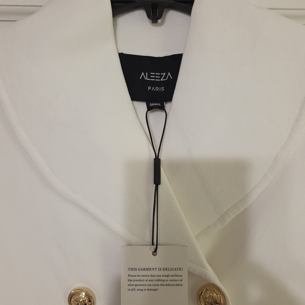 Elegant White Long Sleeve Dress with Gold Buttons - Picture 3 of 4